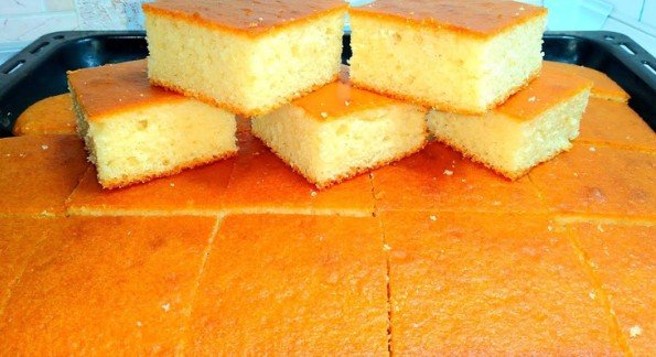 Brzi i Izdašni Kolač sa Kefirom: Savršen za Veliku Porodicu!