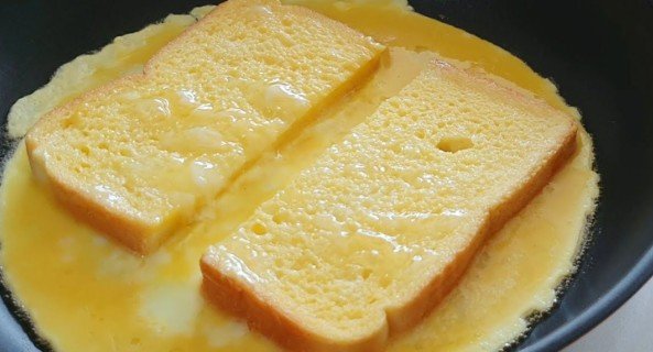 Jaja i Tost iz Jednog Tiganja: Najbrži i Najtopliji Doručak Ikada!