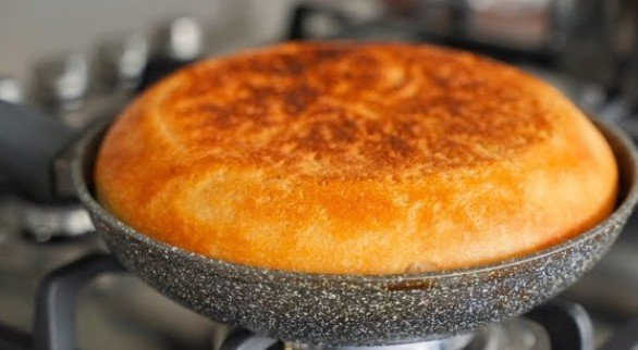 Domaći Hleb iz Tiganja: Savršen Beli Hleb Bez Rerne!