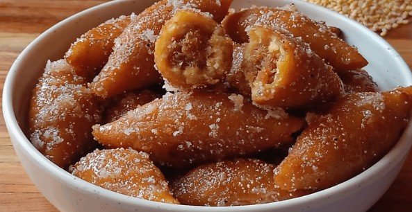 Tradicionalna Moong Puli Pitha: Autentični Bengalski Zimski Desert!