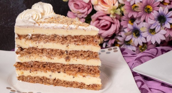 Kremasta Posna Torta Beli Egipat: Savršenstvo sa Lešnicima!