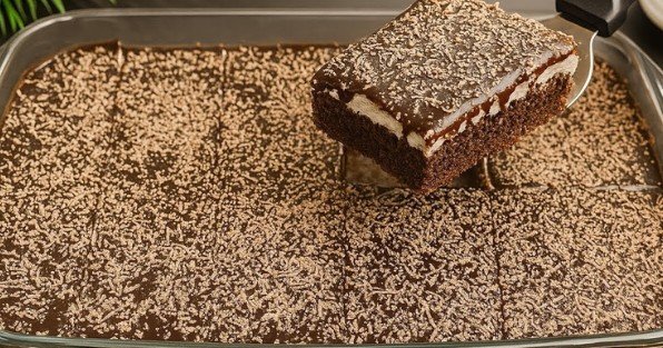 Kolač na 5 Kašika: Super Mekani Kakao Desert Koji se Topi u Ustima!