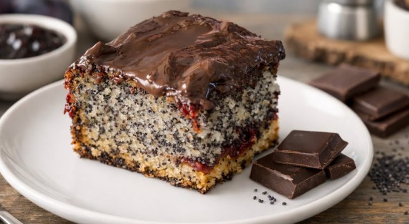 Brzi Posni Kolač sa Makom: Sočan, Preukusan i na Čaše!