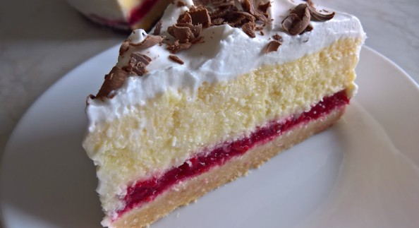 Posna Rafaelo Torta sa Malinama: Kremasto Savršenstvo Odličnog Ukusa!