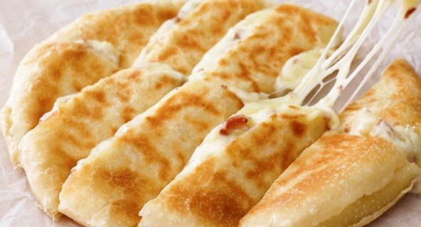 Hleb sa Krompirom i Sirom iz Tiganja: Bez Rerne, Bez Kvasca i Bez Mešenja!