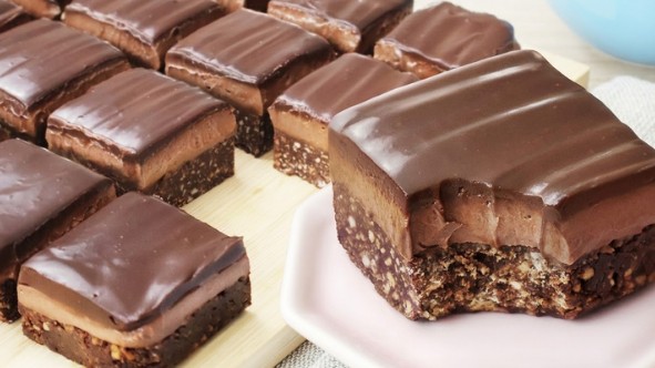 Nećete Verovati Koliko je Lako: Čokoladne Čizkejk Kocke Bez Pečenja!