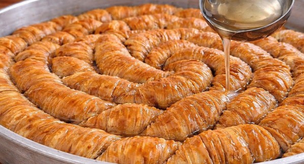 Hrskava Savijena Baklava: Savršen Recept Koji Uspeva Svaki Put!