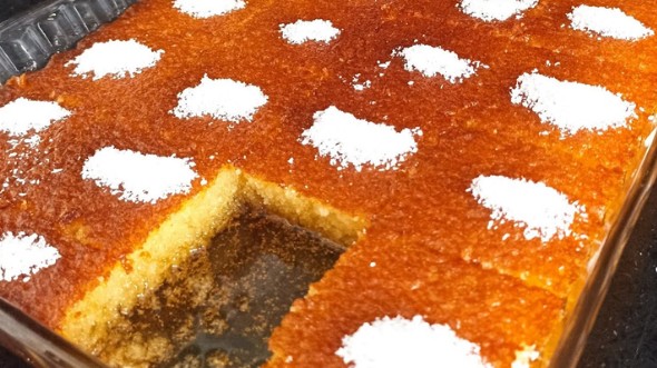 Najjednostavnija Revani Torta: Sočni Turski Kolač od Griza Koji se Topi u Ustima!