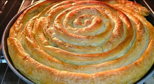 Ručno Razvučeni Burek sa Sirom: Najlakši Recept Ikada!