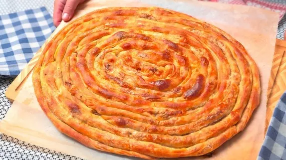 Domaća Pita sa Mesom Bez Klasičnog Razvlačenja Kora