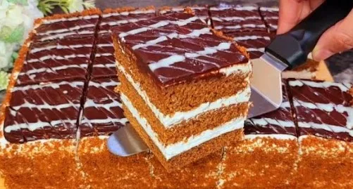 Najbolja Čokoladna Medovik Torta: Bez Mešenja, Topi se u Ustima!