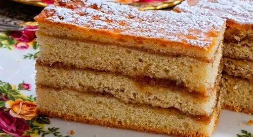 Starinski Slojeviti Kolač sa Orasima i Pekmezom: Ukus Koji Vraća u Detinjstvo!