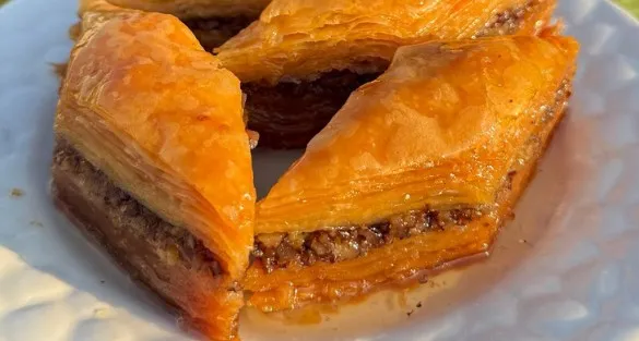 Domaća Sukana Baklava sa Orasima: Savršenstvo od 60 Kora!