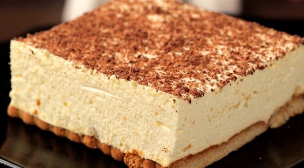 Brza Torta od Vanile Bez Pečenja: Gotova za 10 Minuta!