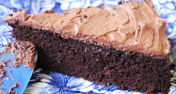 Brza i Jednostavna Čokoladna Torta: Bez Jaja, Bez Putera, u Jednoj Posudi!