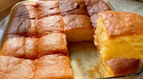 Tradicionalna Revanija Koja se Topi u Ustima: Savršen Zaliveni Kolač Bez Griza!