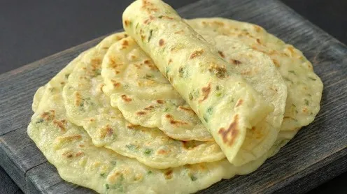 Gotove za 5 Minuta: Savršene Lepinje od Tečnog Testa sa Belim Lukom!