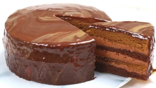 Bogata Čokoladna Moka Torta: Savršen Spoj Kafe i Čokolade u Svakom Zalogaju!