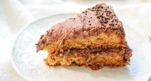 Najbolja Vanila Torta sa Čokoladnim Kremom: Klasična Rođendanska Poslastica!