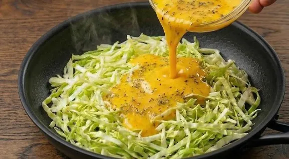 Ukusnije od Pice: Recept za Kupus sa Jajima Koji je Zaludeo Svet!