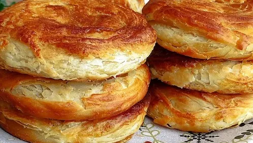 Turski Lisnati Čurek Bez Kvasca: Hrskavo Pecivo Koje Nestaje u Trenu!