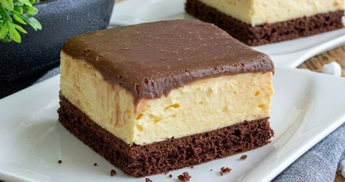 Ledene griz kocke sa mliječnom čokoladom: Vrhunski biskvitni desert koji bazično osvaja svaku trpezu