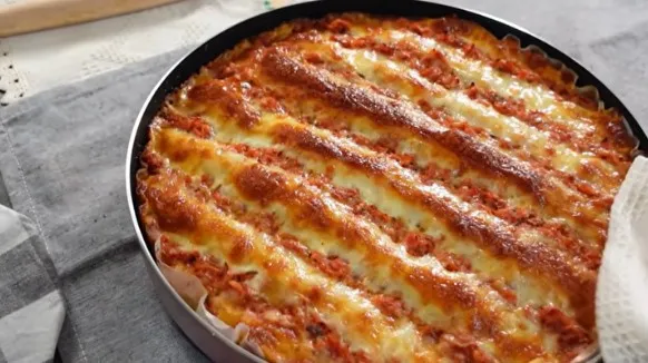 Pleh se Isprazni za Par Minuta: Savršeno Mekano Pecivo sa Šunkom i Sirom!