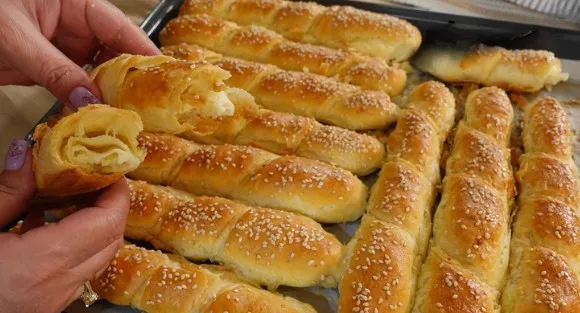 Savršen Vikend Doručak: Domaće Lisnato Pecivo sa Sirom Koje Odmah Nestaje!