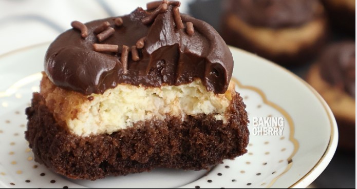 Mini čokoladni kolači sa dva savršena sloja (Mekani i kremasti!)