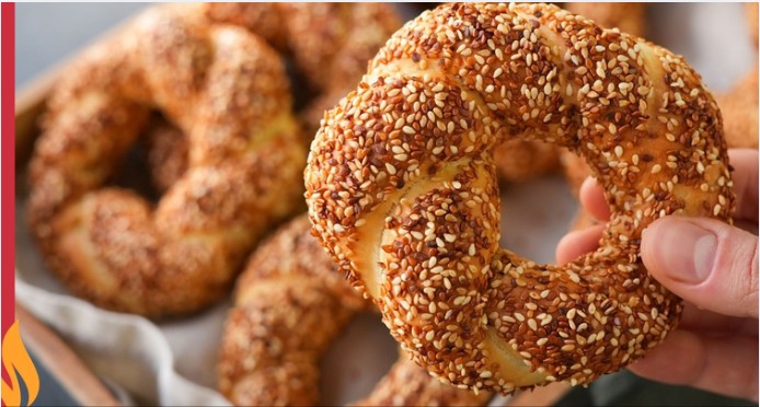 Domaći hrskavi turski đevrek (Simit) – Autentičan ukus iz vaše rerne!