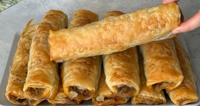 Samo brašno i ključala voda! Najukusnija pita sa patlidžanom