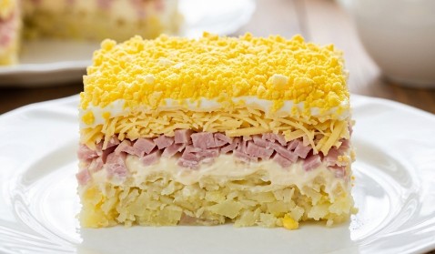 Slojevita Mimoza Salata: Savršeno Predjelo Za Svaku Priliku