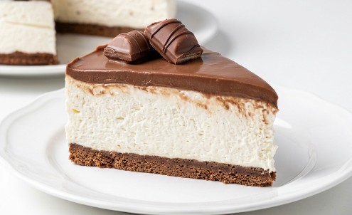 Kinder Bueno Torta: Savršeno Kremasta Poslastica Bez Pečenja