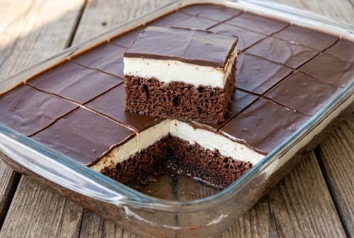 Ledene Kocke: Osvežavajući Kremasti Desert Koji Osvaja