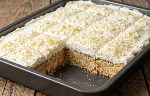 Bela Plazma Torta u Plehu: Kremasti Dezert Bez Pečenja