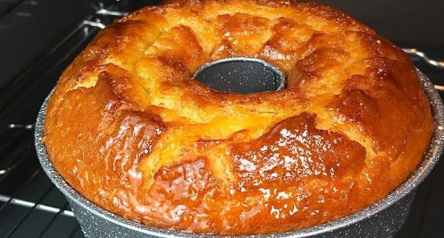 Sočni Kuglof sa Jabukama: Ukus Detinjstva Koji Se Topi U Ustima