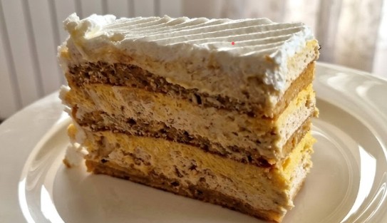 Klasična Bela Plazma Torta: Bogata Slojevita Poslastica