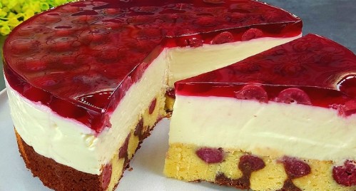 Mramorni Kolač sa Kremom i Višnjama: Desert Koji Oduševljava Svet