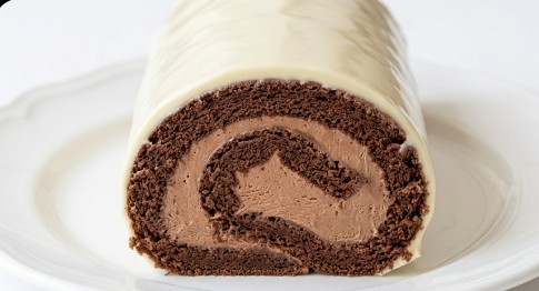 Trostruki Čokoladni Rolat: Raskošan Dezert Koji Se Topi U Ustima