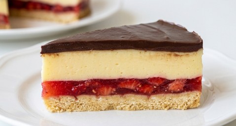 Kapri Torta Bez Pečenja: Osvežavajući Voćni Dezert