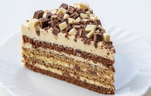 Kremasta Torta sa Čokoladom: Brzi Desert Bez Pečenja