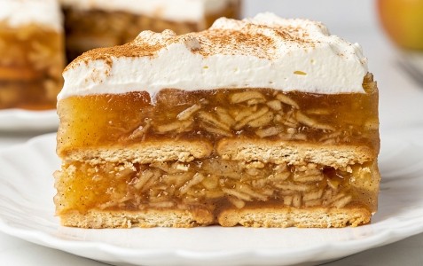 Nepečena Torta sa Jabukama: Brzi Sočni Desert