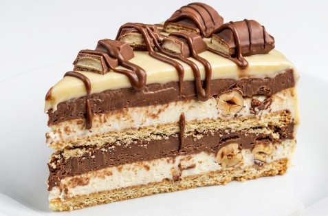 Kinder Bueno Torta: Raskošni Nepečeni Desert