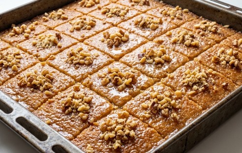Sočni Starinski Kolač Sa Grizom i Orasima