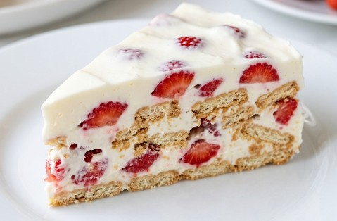 Kremasta Plazma Torta sa Jagodama: Brzi Recept