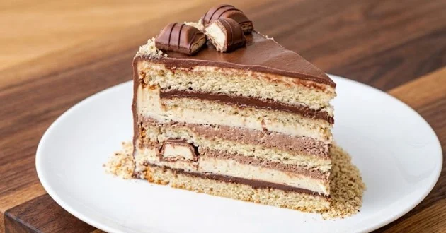 Raskošna Kinder Bueno torta: Kremasti hit sa ukusom popularne čokoladice