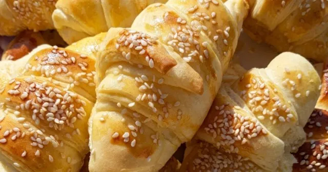 Domaće puter kifle lisnate i mekane kao pamuk: Tajna najlepšeg peciva