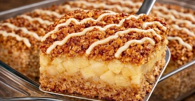 Zdravi kolač od jabuka i ovsenih pahuljica bez brašna i šećera