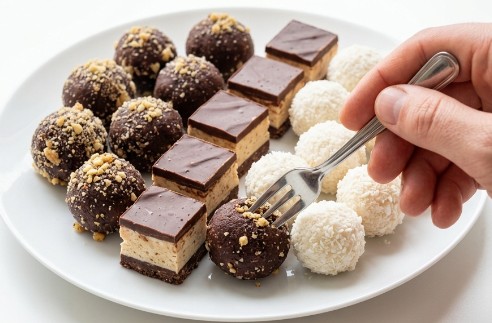 Tri vrste sitnih kolača od samo jedne smese: Brzo, lako i bez pečenja