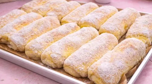 Autentične Mlečne Rolnice sa Sirom: Vazdušasto Pecivo Koje se Topi u Ustima!